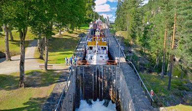 MS Henrik Ibsen in Vrangfoss lock