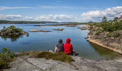 2  siting on a reef and looks out over the water
