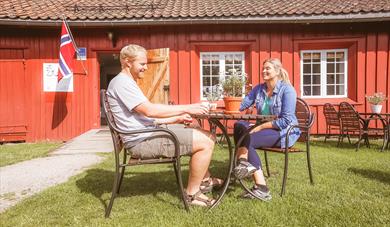 couple sitting at the café at the Henrik Ibsen museum in Skien