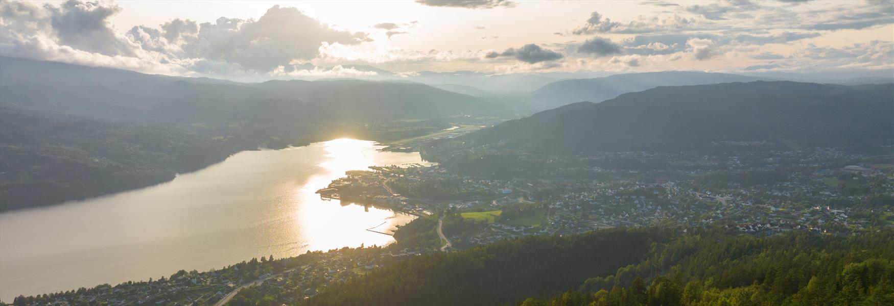 Utsikt fra Eikeskartoppen på Notodden og Heddalsvannet