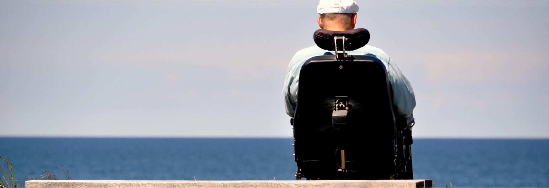 Mann i rullestol