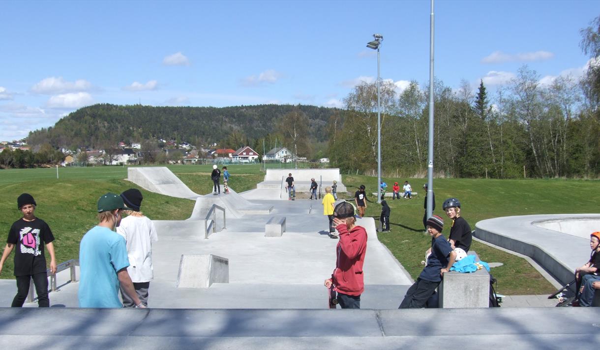 barn på Porsgrunn skatepark