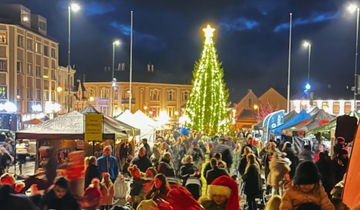 Julemarked og julegrantenning