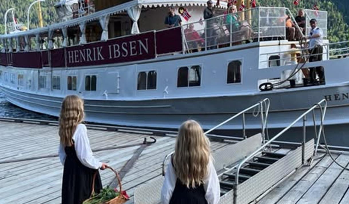 MS Henrik Ibsen på Dalen