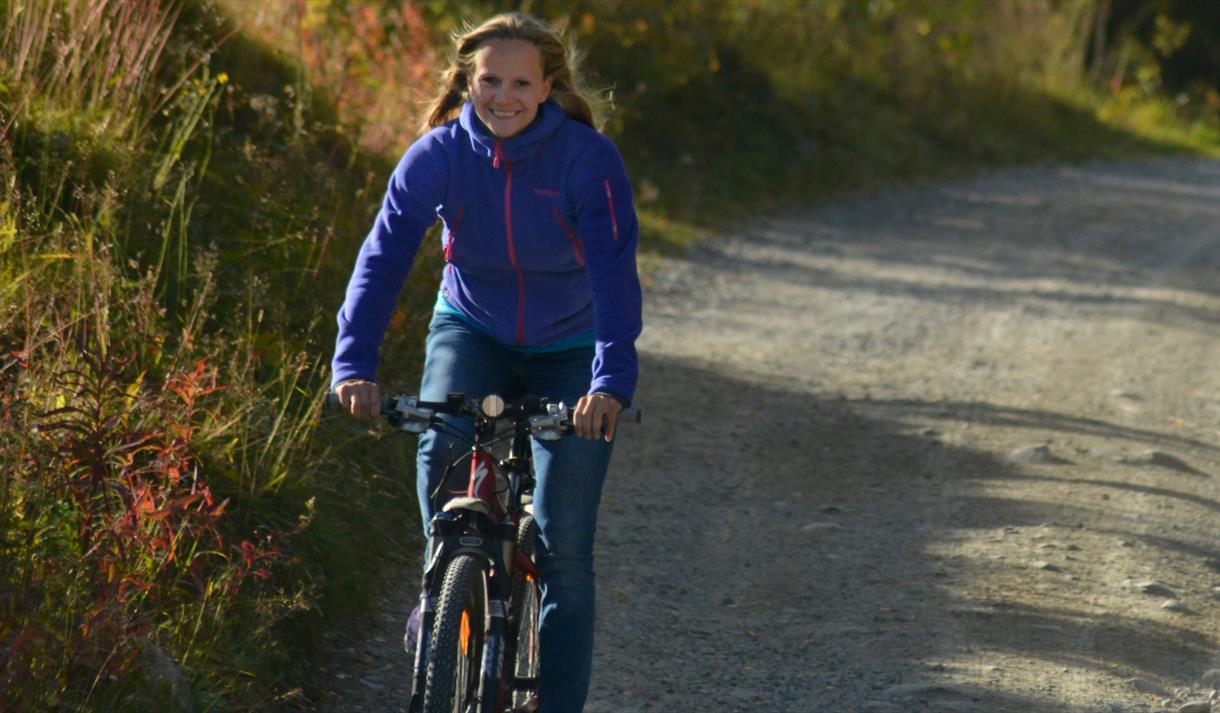 En tur Sandvatn rundt kan by på mange aktiviteter og opplevelser.