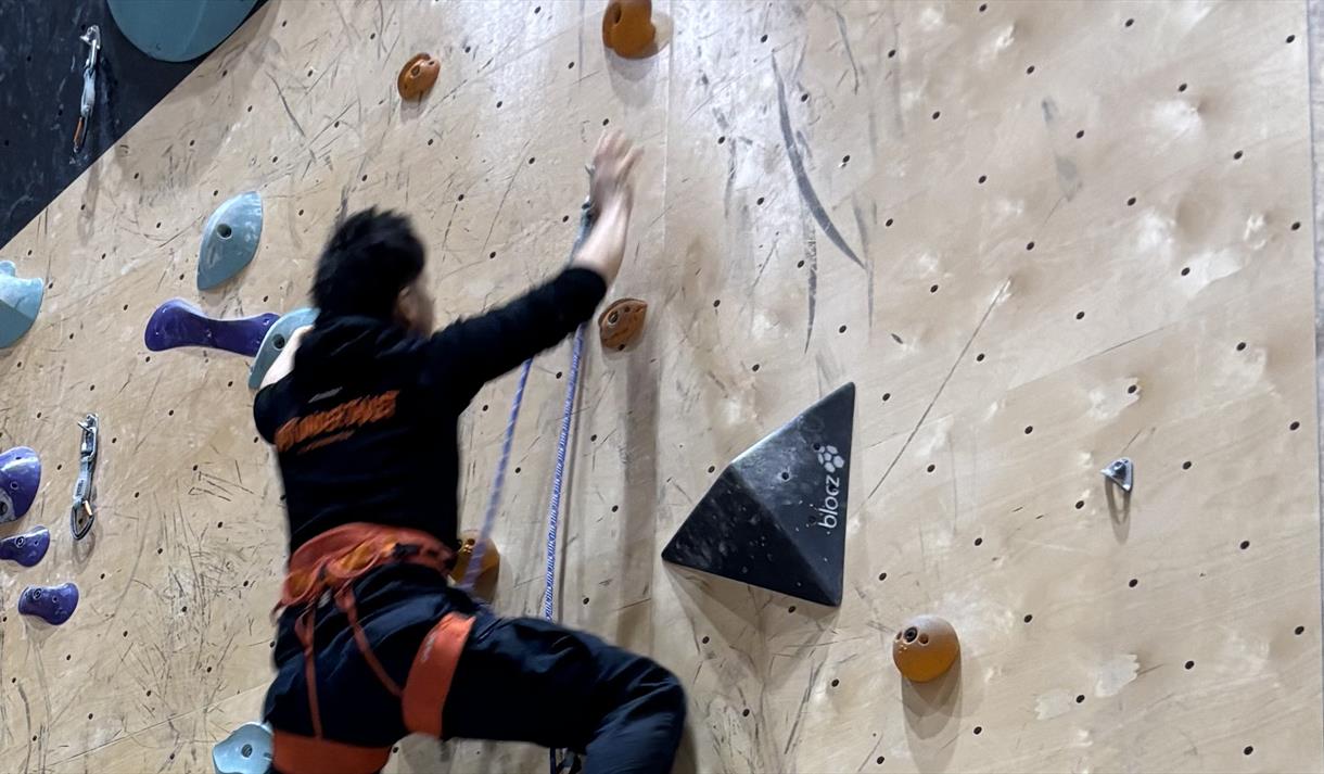 Barn i klatreløypene