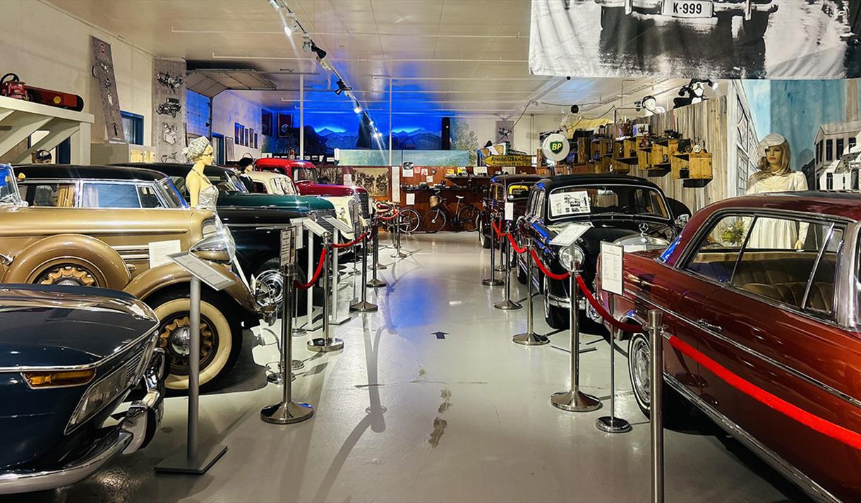 utstilling av biler på Z-Musuem i Nissedal