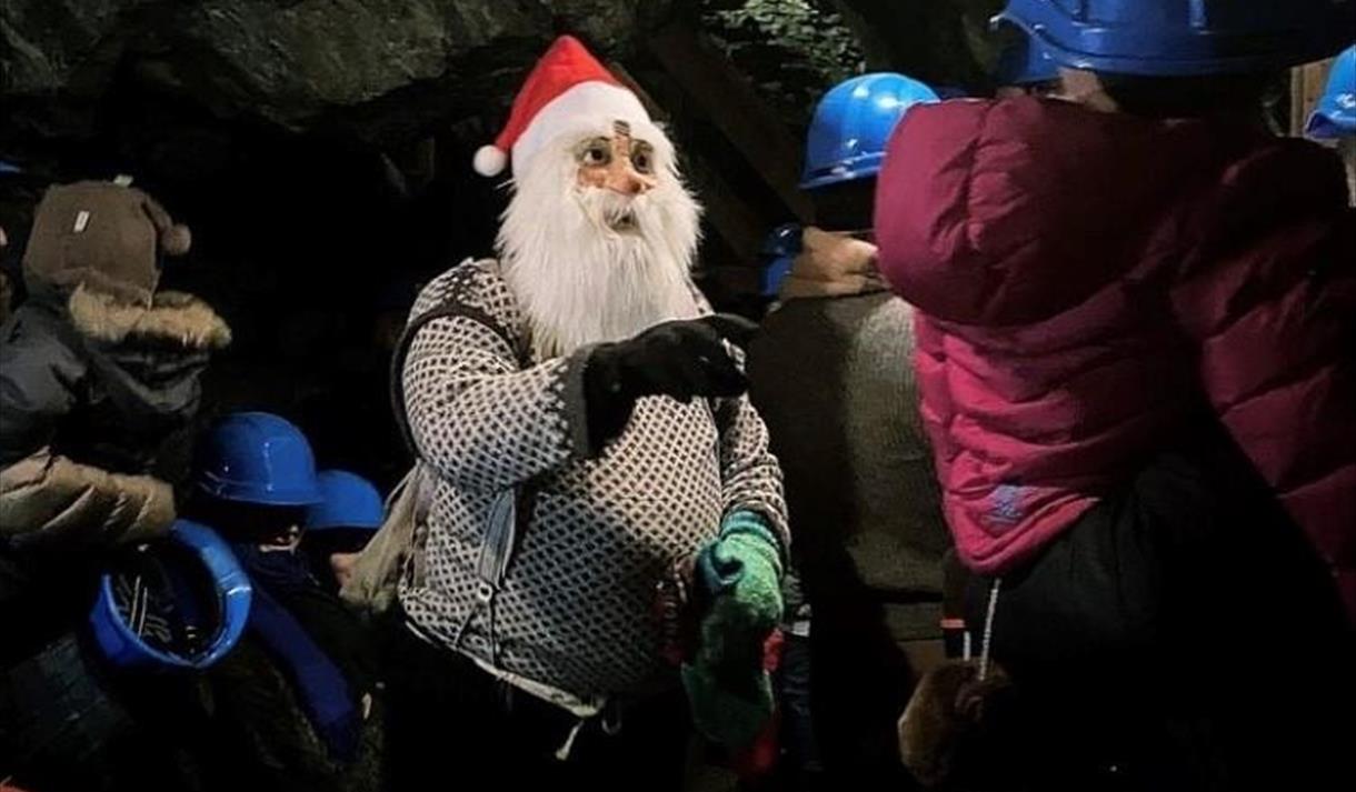 Gruvenissen møter folk i Åmdals Verk gruver.