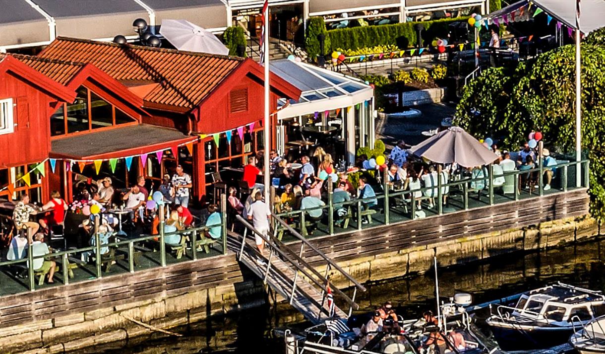 Osebro Vibes. DJ lørdager kl. 16–20. Gratis inngang.