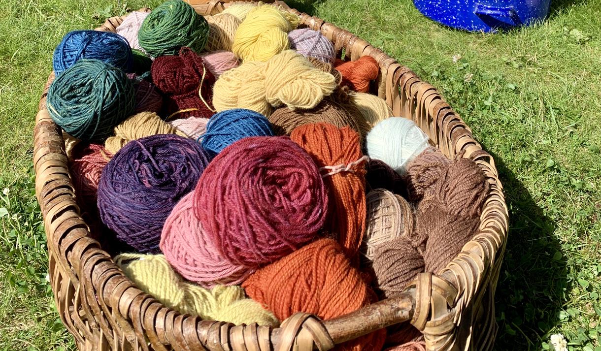 Plantefarga garn, handverk og husflid, Vest-Telemark museum Eidsborg.
