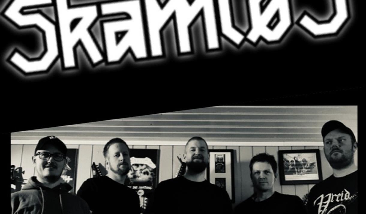 sort hvitt bilde med 4 menn med skjegg