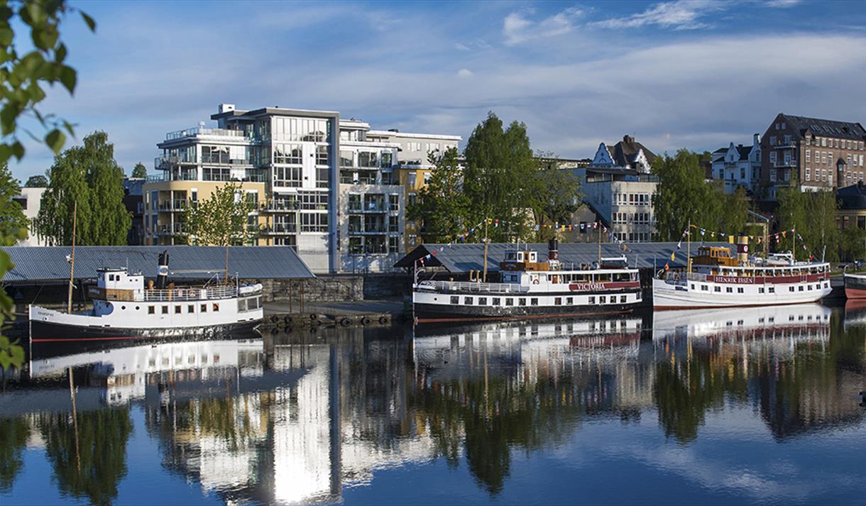 MS Victoria, MS Henrik Ibsen og MS Skarsfos på Hjellebrygga