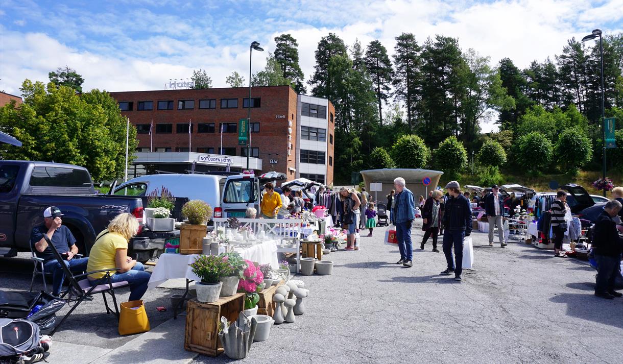 Lørdag 9. mai er det klart for baklukesalg på torvet.