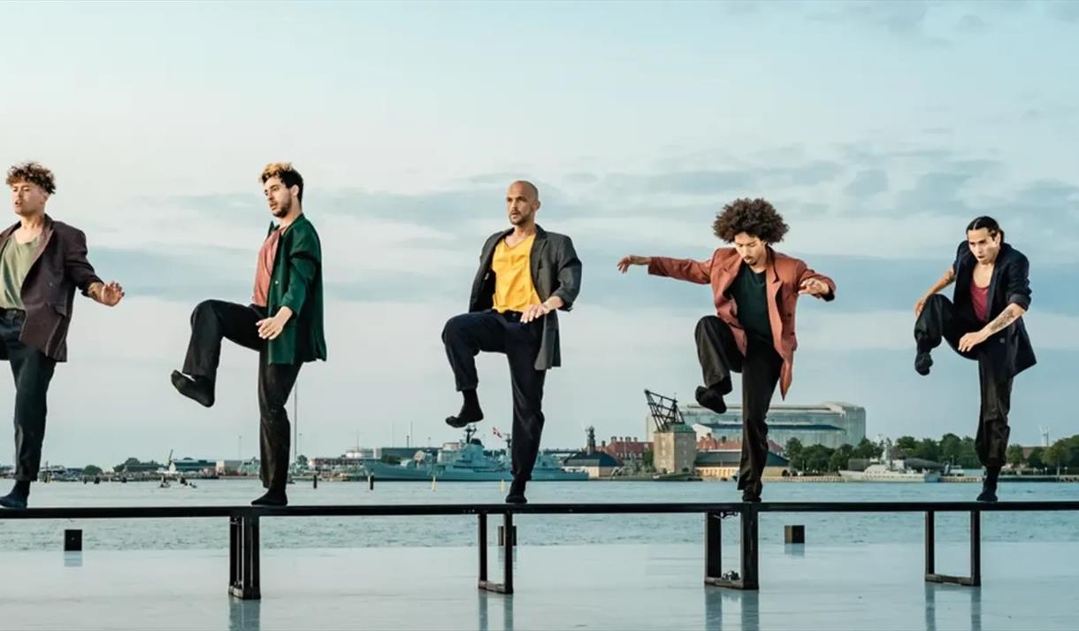 dansegruppe Benched