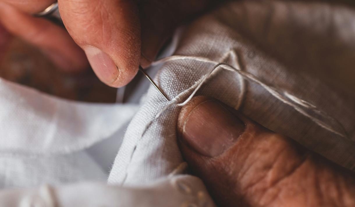 Brodering, søm nål og tråd, husflid.