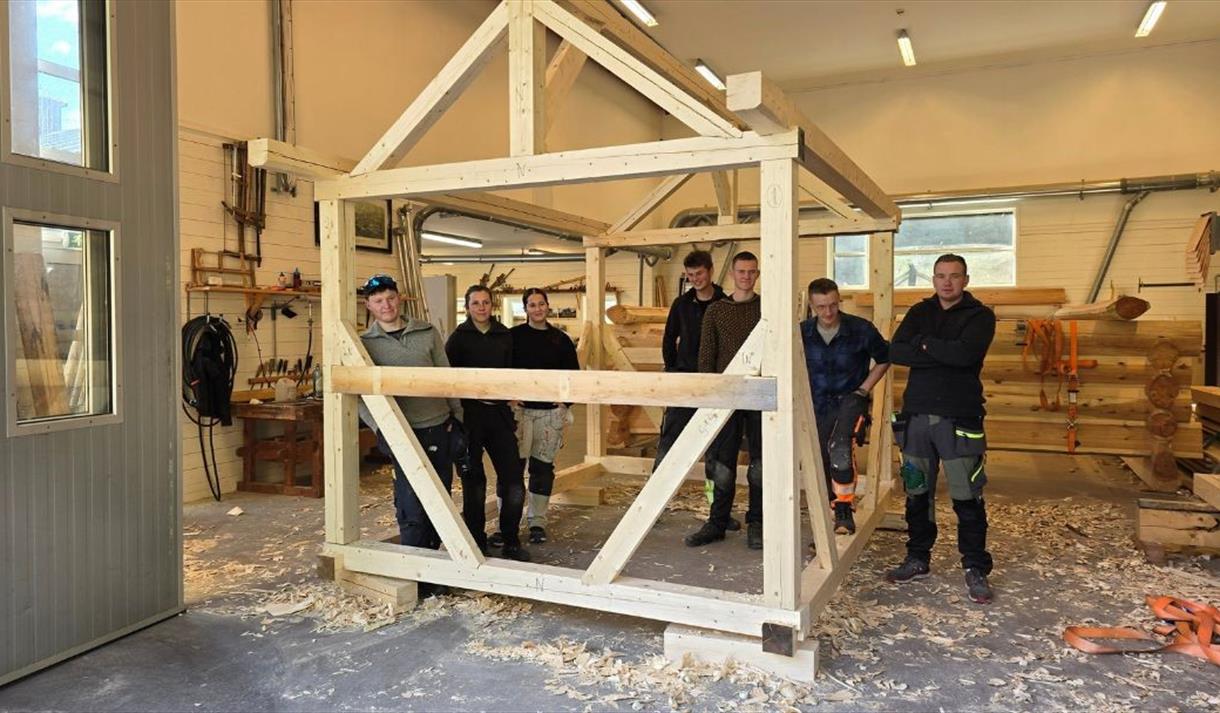 Lærlinger i byggfag på kurs, Bygningsvern Telemark.