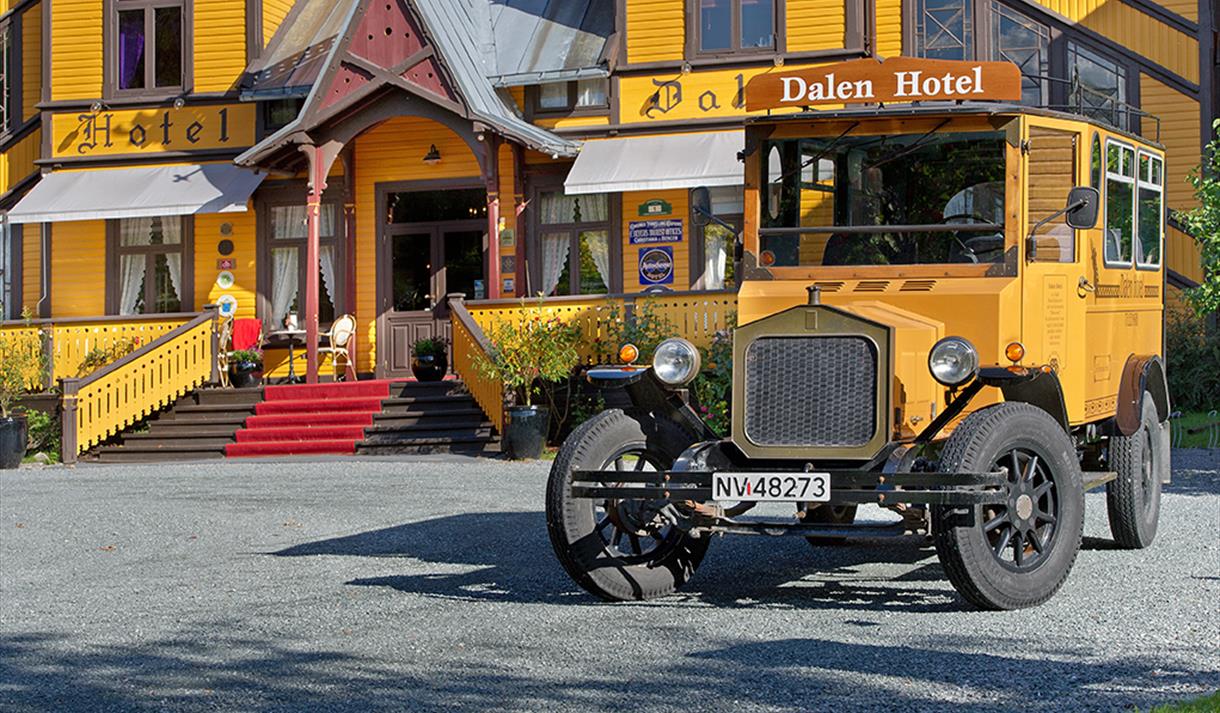 Hotelbussen foran Dalen Hotel
