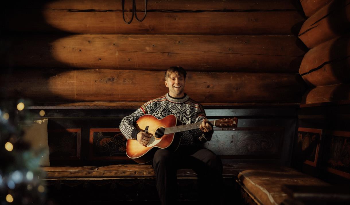 bilde av mann med gitar