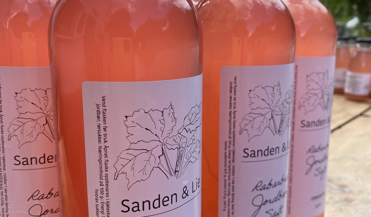 flasker med rabarbrasaft