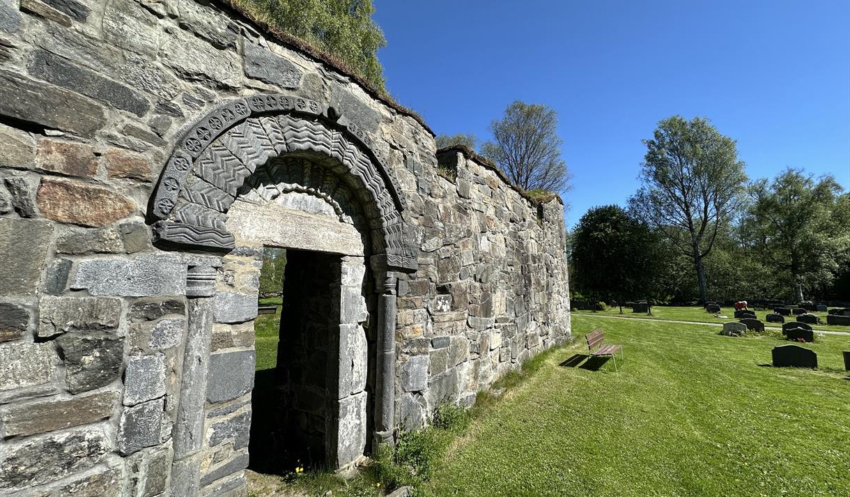 ruiner ved kirkegård