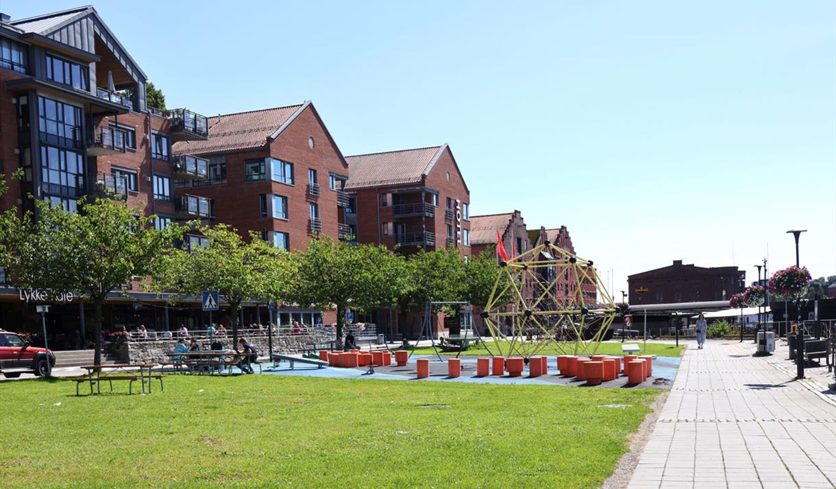Lykke Kafé og lekeplassen i Skien