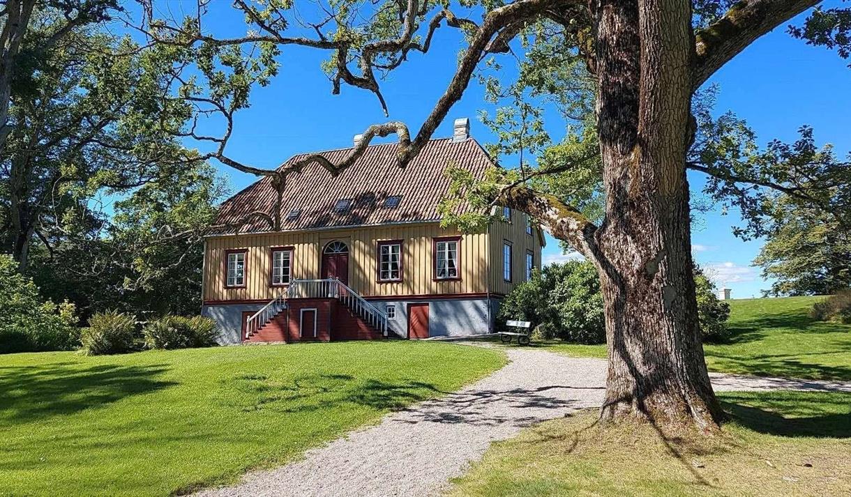 Ved lystgården har det de siste årene blitt gjort flere sikringstiltak, samt at man har malt flere vegger.