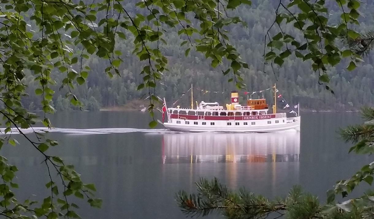 MS Henrik Ibsen på Telemarkskanalen