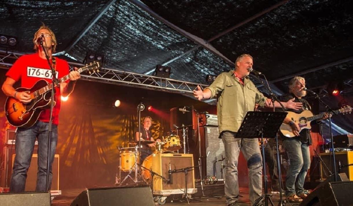 Norsk Menn i Hus og Hytte