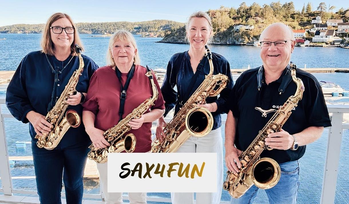 Fra venstre Mari Mette Tveit (alt- og sopransax),Vivian Nicolaysen (altsax), Cecilie Norum (barytonsax) og Geir Pedersen (tenorsax).