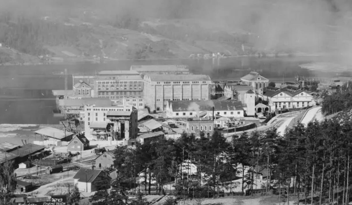 Hydros fabrikker og jernbanestasjon i 1925. I dag er Hyroparken en moderne industripark og samtidig et viktig industrihistorisk kulturminne.