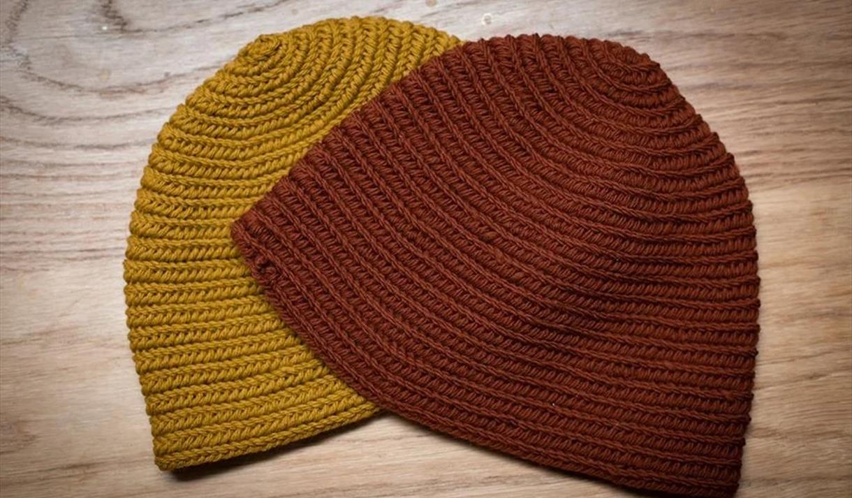 Nålebinding er ein gamal handarbeidsteknikk der ein brukar ei nål og syr løkker i løkka under. Teknikken er frå vikingtid og er mest bruka til småplagg som vottar, sokkar og luver.