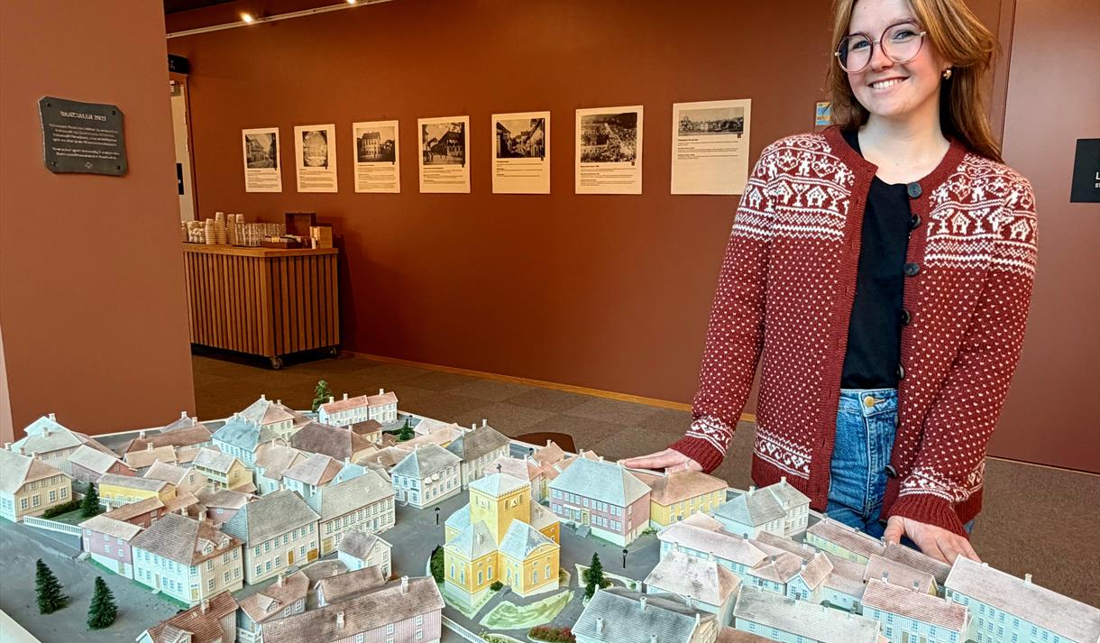 Ved bymodellen av gamle Skien