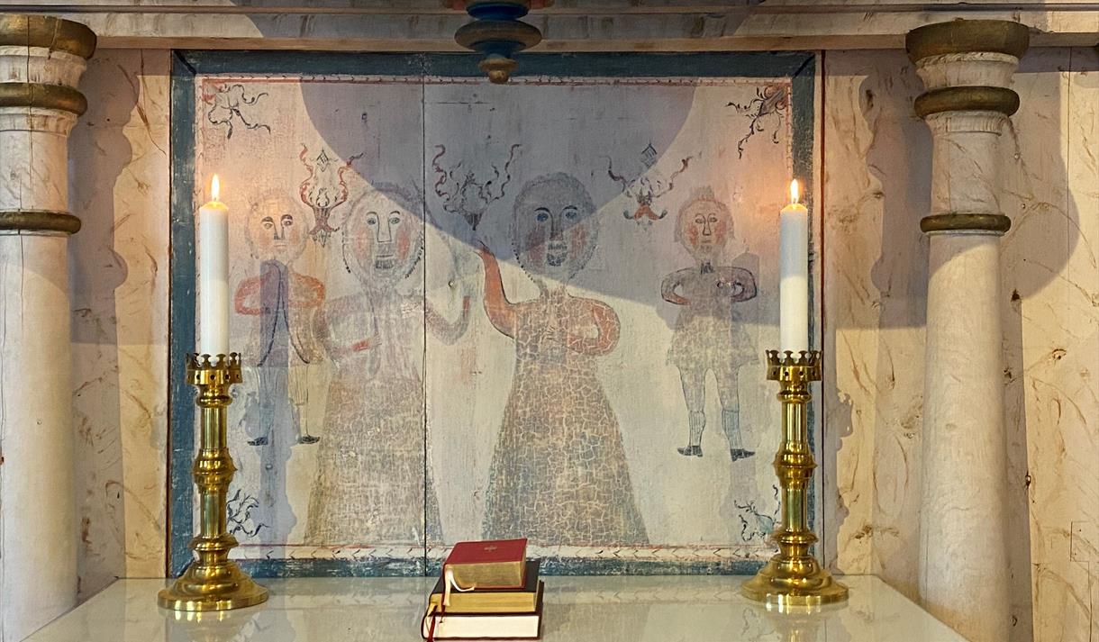 Altaret i Åmotsdal kyrkje