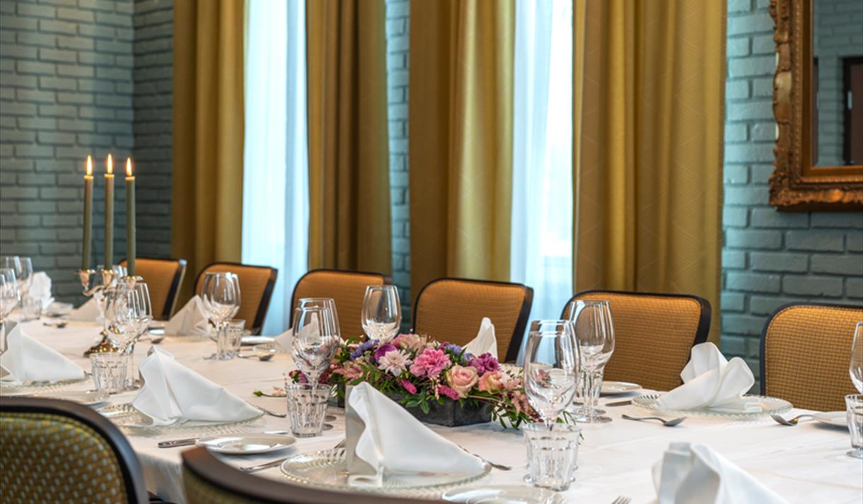 dekket bord på Thon Hotel Høyers