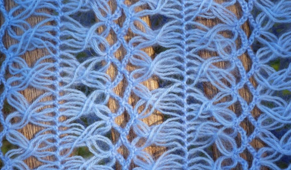 Eksempel på handverksteknikken gimping.