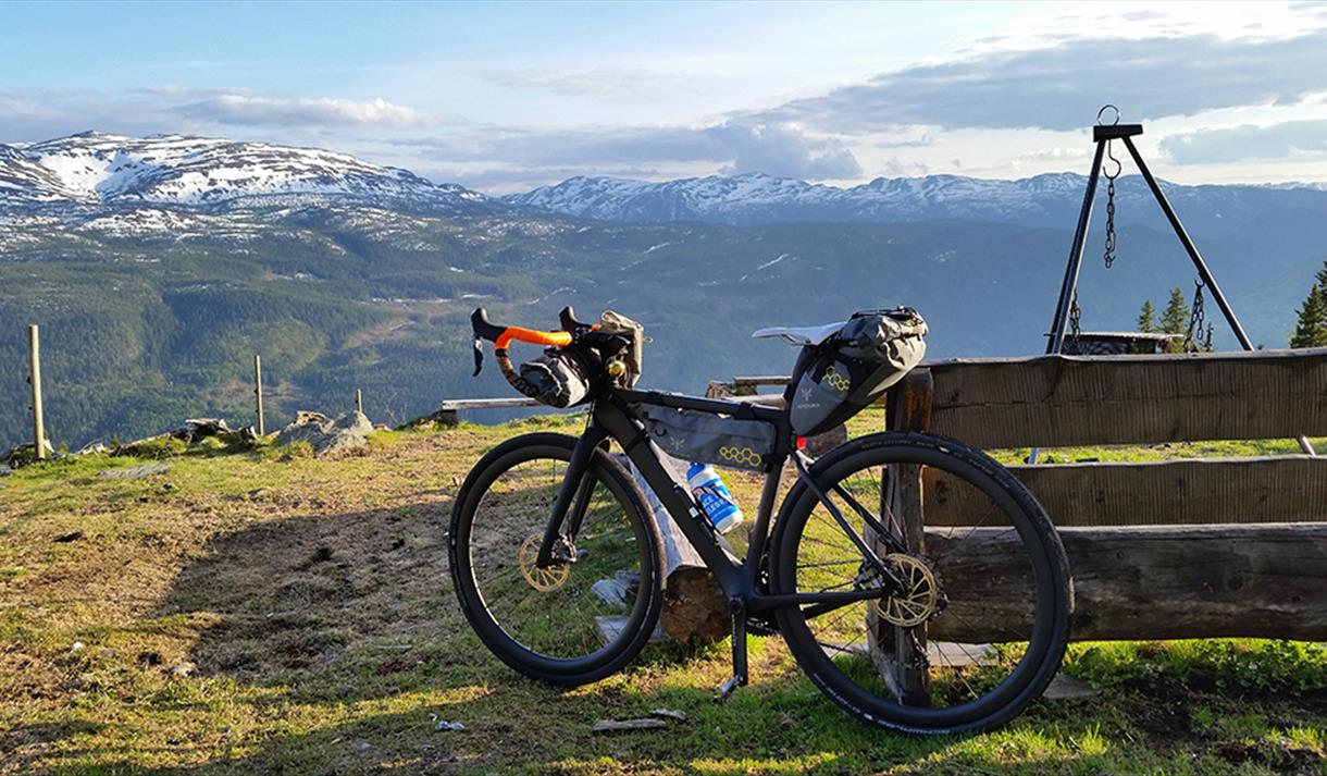 med sykkel på fjellet