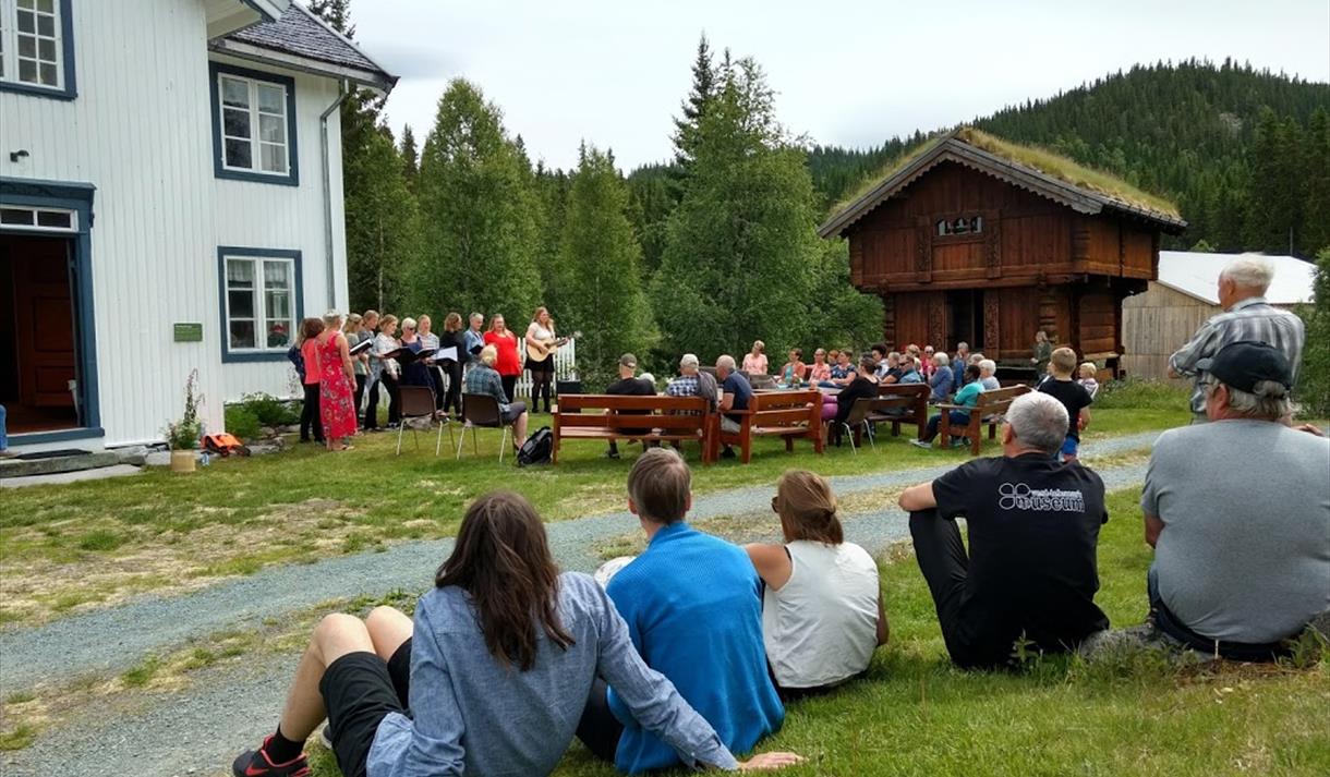 Messesundag på Øyfjell bygdetun