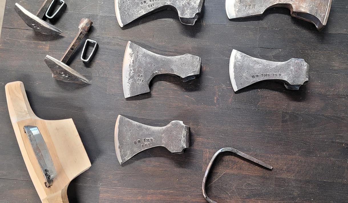 Handverkarsamling om verktøy og smiing av verktøy, Bygningsvern Vest-Telemark museum