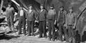 gammelt bilde av gruppe arbeidere