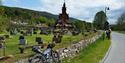 med sykkel på Notodden stavkirke