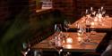 Merci Restaurant – dekket bord om kvelden